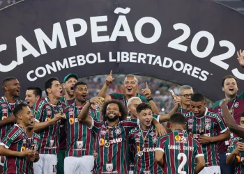 Fluminense derrota Boca Juniors na garra e fatura 1ª taça Libertadores