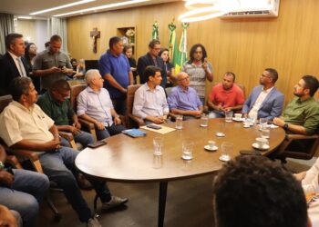 Câmara Municipal de Aracaju recebe representantes de categorias do transporte e da SMTT para discutir sobre regulamentação