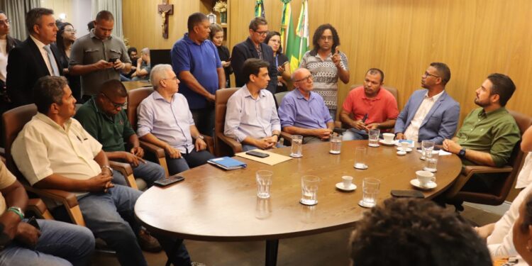 Câmara Municipal de Aracaju recebe representantes de categorias do transporte e da SMTT para discutir sobre regulamentação
