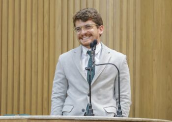 Emenda de Breno Garibalde beneficia milhares de estudantes