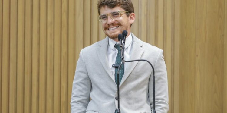 Emenda de Breno Garibalde beneficia milhares de estudantes