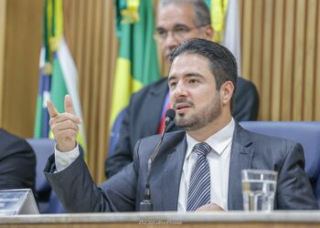 Ricardo Vasconcelos afirma que valores investidos no HU são de emendas impositivas, não da prefeitura