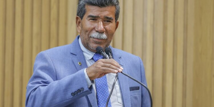 Bigode solicita ajuda para cooperativas dos catadores do antigo lixão