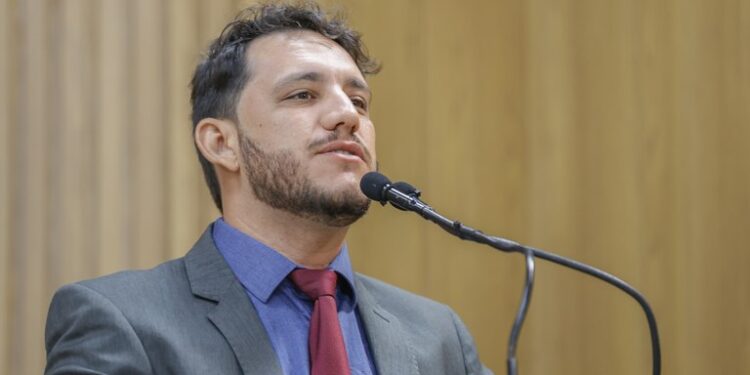 Quitar dívidas e estimular a economia popular: Vereador Camilo sugere programa ‘Desenrola’ em Aracaju para dívidas de IPTU e ISS