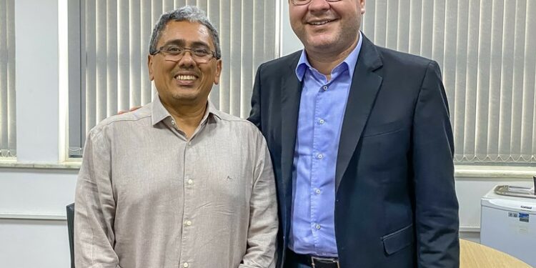 Eduardo Lima se reúne com Jeferson Passos para tratar sobre a isenção e não incidência do IPTU para templos religiosos