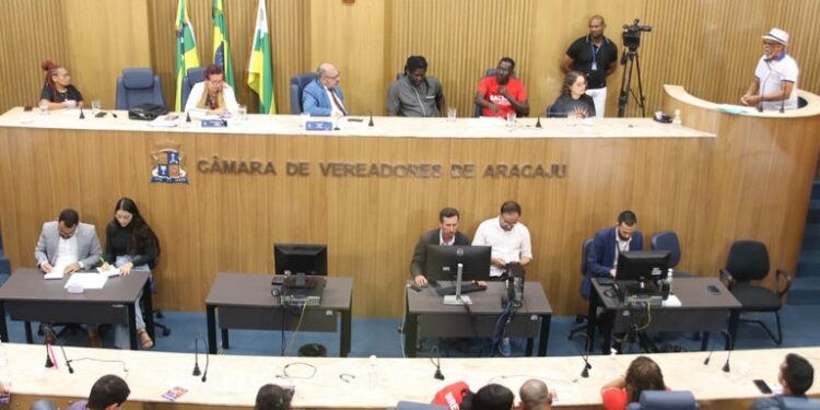 Câmara debate necessidade de concurso público em Aracaju
