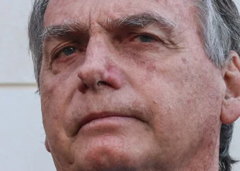 Ministro do TSE condena Bolsonaro à inelegibilidade pela terceira vez