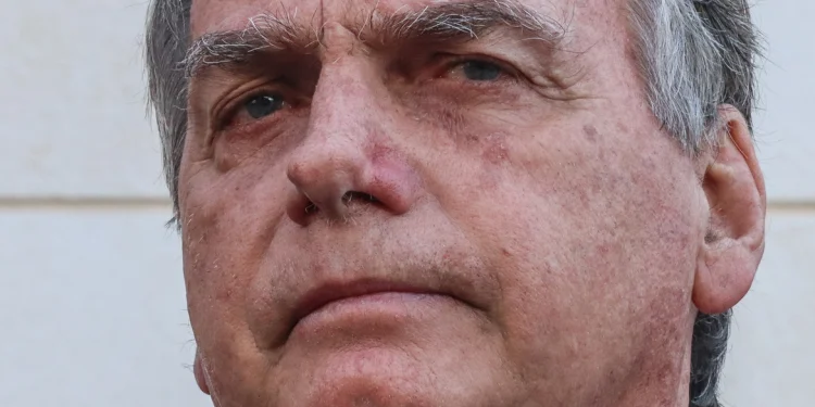 Ministro do TSE condena Bolsonaro à inelegibilidade pela terceira vez