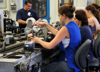 Lula veta prorrogação da desoneração da folha de pagamento