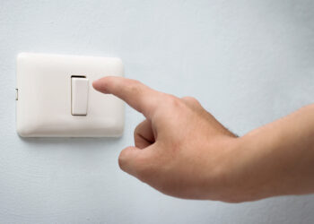 Saiba como reduzir o consumo de energia em meses mais quentes