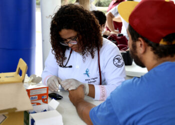Parceria entre Prefeitura de São Cristóvão e PRF leva atendimento médico e testes rápidos para caminhoneiros e motoristas na BR 101