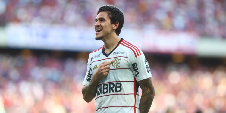 Flamengo bate Fortaleza e fica a 6 pontos da liderança do Brasileirão