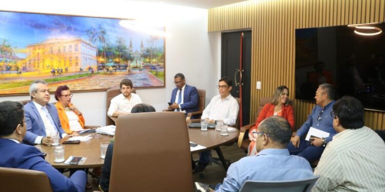 Superintendente da SMTT vai à CMA e dialoga com vereadores sobre subsídio do transporte