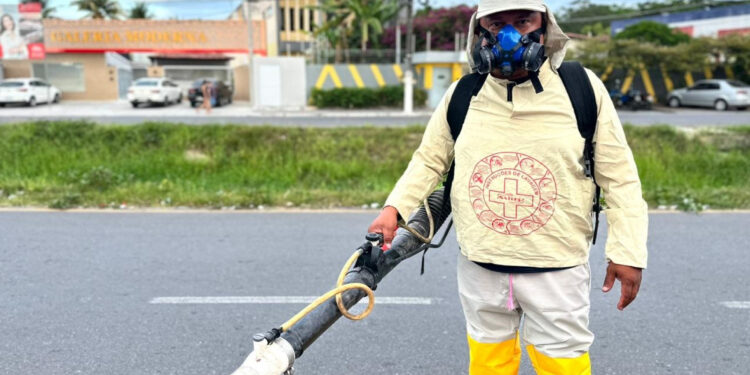 Secretaria de Saúde de São Cristóvão inicia ações de borrifação costal contra o mosquito da Dengue, Zika e Chikungunya