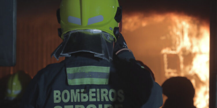 Corpo de Bombeiros alerta para obrigatoriedade de portas corta-fogo em edificações com mais de 12 metros de altura