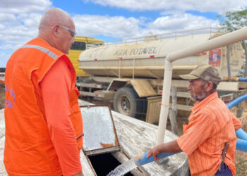 Governo do Estado atende mais de 100 famílias com Operação Carro-Pipa em Nossa Senhora da Glória