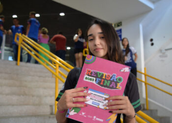 Revisão Final disponibiliza apostila preparatória com foco em dicas e questões  para o Enem