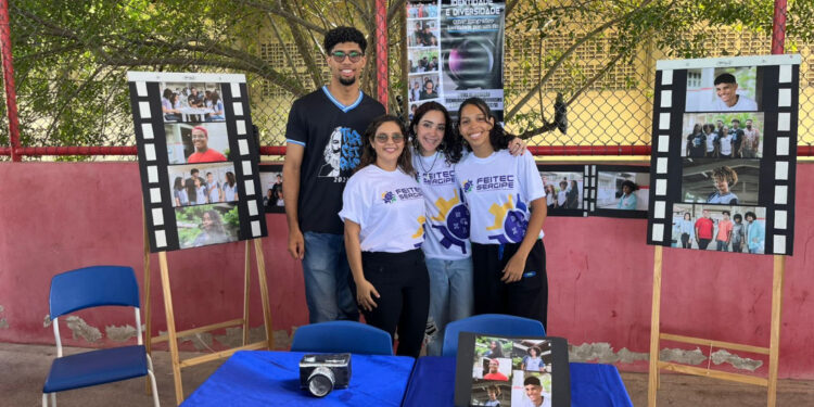 Centro de Excelência Deputado Jonas Amaral promove fusão entre pesquisa e arte em feira escolar