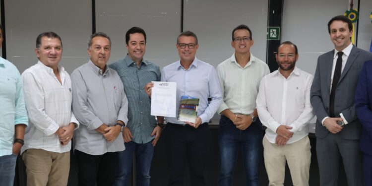 Governador Fábio Mitidieri recebe integrantes do Sindisan e inicia tratativas para adequações na Deso