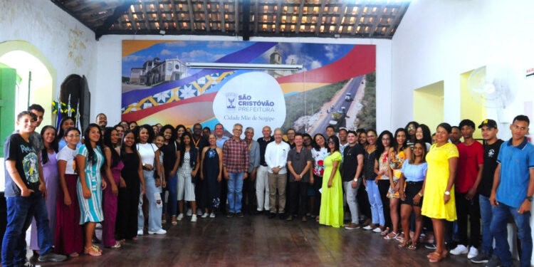 Prefeitura de São Cristóvão e Senac entregam certificados de qualificação profissional para 80 sancristovenses