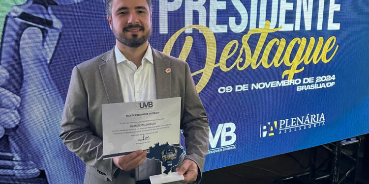 Ricardo Vasconcelos recebe Troféu Presidente Destaque 2023 em Brasília