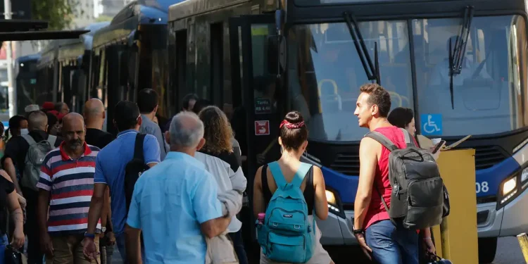 Capital paulista anuncia passe livre nos ônibus aos domingos