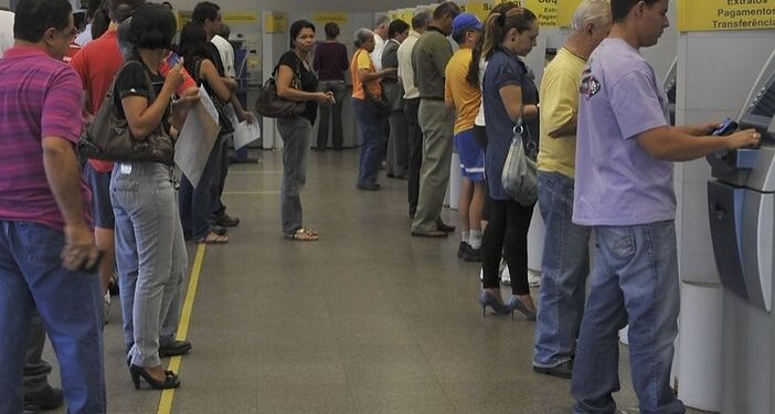 Confira os horários de funcionamento dos bancos no Natal e Ano Novo