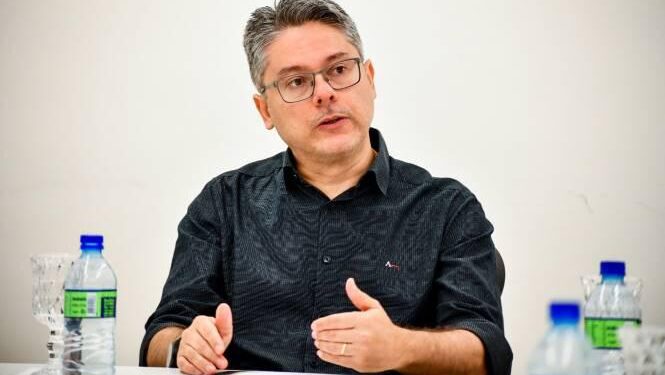 Senador Alessandro vota pela derrubada do veto à desoneração da folha