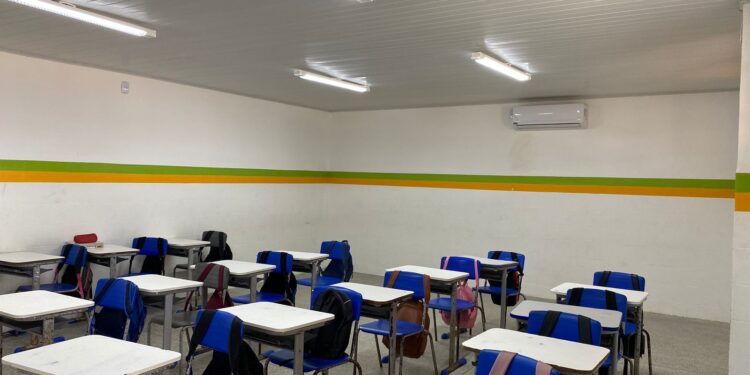 Reforma de escolas e instalação de ares-condicionados: Gestão de Muribeca avança na educação