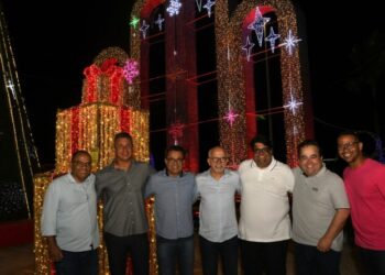 Prefeito Edvaldo acende as luzes do Natal Iluminado na Colina do Santo Antônio e Orla da Atalaia