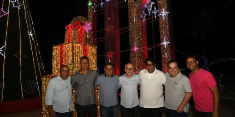 Prefeito Edvaldo acende as luzes do Natal Iluminado na Colina do Santo Antônio e Orla da Atalaia