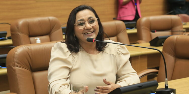 Carminha propõe construção de Colégio Estadual de ensino médio na Taiçoca de Fora