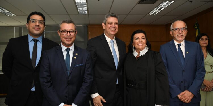 Edvaldo acompanha posse de Susana Azevedo na presidência do TCE