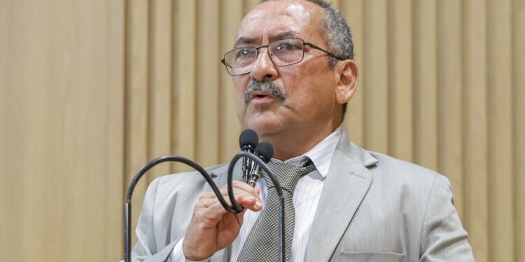 Cícero do Santa Maria denuncia falta de esgotamento sanitário no Padre Pedro