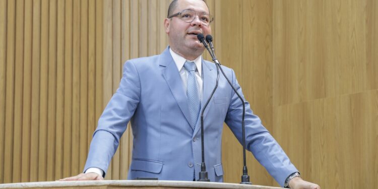 “Não podemos aceitar falas levianas e injustas contra a Presidência desta Casa e cada vereador aqui”, diz Eduardo Lima