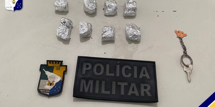 Polícia Militar prende casal por suspeita de tráfico ilícito de drogas em Aracaju