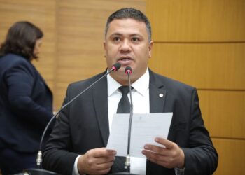 Visita a Brasília: Kaká Santos solicita antenas de telefonia para Tobias Barreto