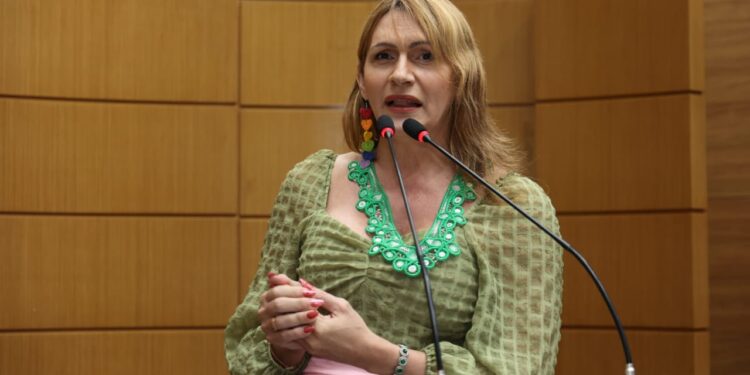 Linda Brasil lamenta número crescente de casos de HIV no estado