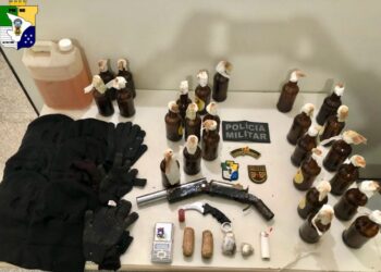 Polícia Militar intercepta tentativa de ação criminosa com apreensão de 25 coquetéis molotovs em São Cristóvão
