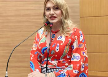 Linda Brasil alerta para o aumento de casos de dengue e cobra atenção às pessoas ostomizadas em Sergipe