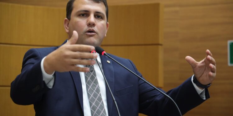 Deputado Marcos Oliveira exige melhorias no Hospital Regional de Itabaiana