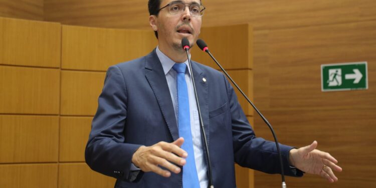 Georgeo volta a cobrar votação de projeto em favor dos Cargos em Comissão