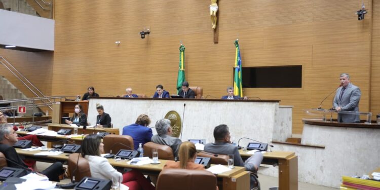 Deputados aprovam Programa Rode Bem e ampliação do CNH Social