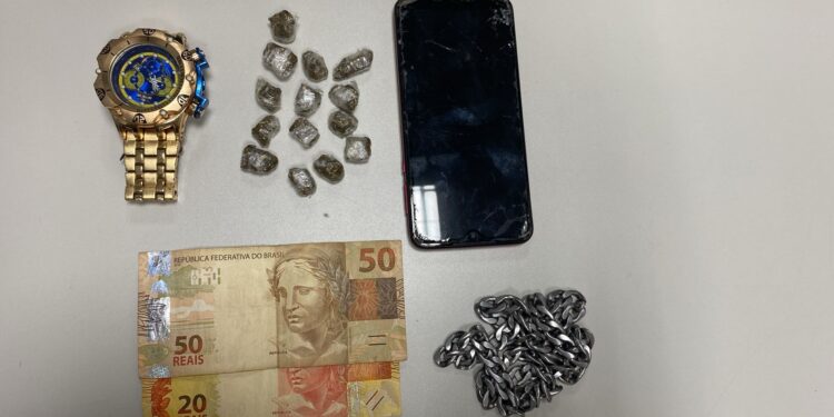 Polícia Civil apreende adolescente suspeito de ato infracional de tráfico de drogas em Malhada dos Bois