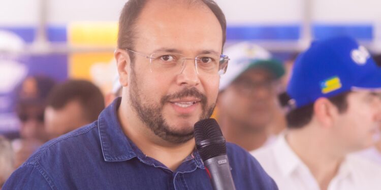 Thiago de Joaldo destina R$ 3 milhões para programa de habilitação social em Sergipe