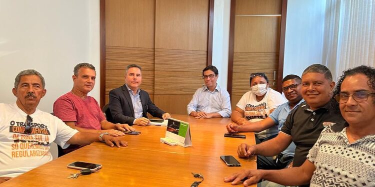 Superintendente da SMTT Aracaju dialoga com cooperativas de transporte alternativo
