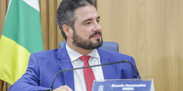 Ricardo Vasconcelos questiona secretaria da Saúde sobre ampliação do Fernando Franco