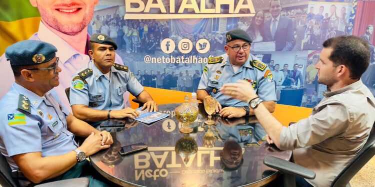 Deputado Neto Batalha e comandante geral da PM discutem melhorias para segurança pública em SE