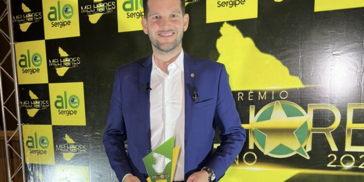 Neto Batalha ganha prêmio de deputado com mandato de maior produção legislativa em 2023