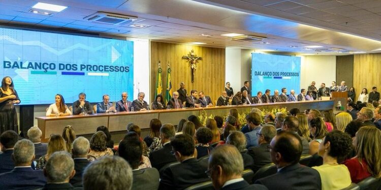 Vereadores acompanham posse da nova presidente do Tribunal de Contas
